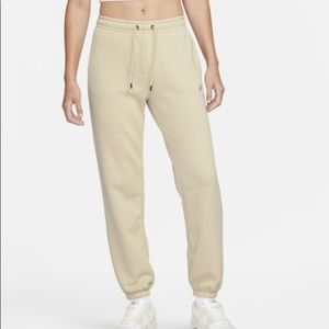 Brand New Unisex Nike Sportswear Essential Pants Size TAN 2XL (w/out tags)